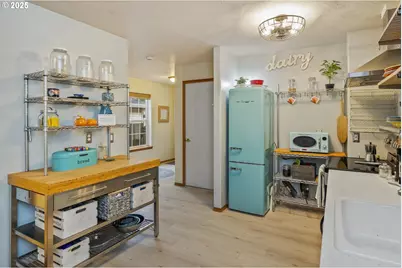 4909 NE Holman St, Portland, OR 97218 - Photo 7