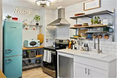 4909 NE Holman St, Portland, OR 97218 - Photo 5