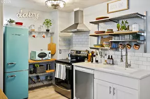 4909 NE Holman St, Portland, OR 97218 - Photo 5