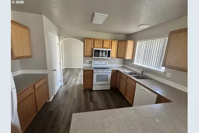629 E Oregon Ave, Hermiston, OR 97838 - Photo 7