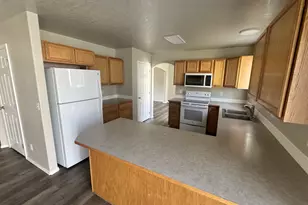 629 E Oregon Ave, Hermiston, OR 97838 - Photo 5
