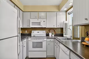 12013 SW Sussex St, Beaverton, OR 97008 - Photo 13