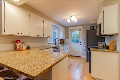 3325 Honeywood St, Eugene, OR 97408 - Photo 9