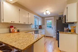 3325 Honeywood St, Eugene, OR 97408 - Photo 9