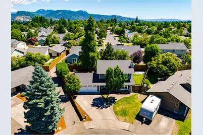 3325 Honeywood St, Eugene, OR 97408 - Photo 1