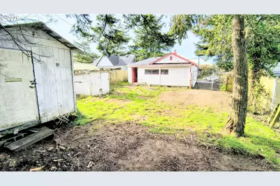 319 N Wall St, Coos Bay, OR 97420 - Photo 9