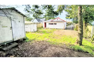 319 N Wall St, Coos Bay, OR 97420 - Photo 9