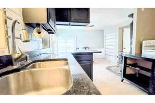 319 N Wall St, Coos Bay, OR 97420 - Photo 11