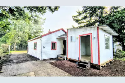 319 N Wall St, Coos Bay, OR 97420 - Photo 1