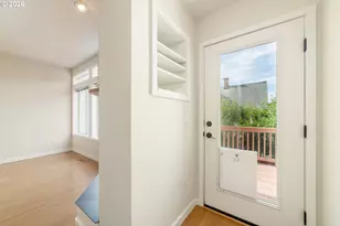 242 S Sweeney St, Portland, OR 97239 - Photo 17