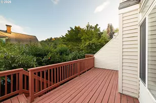 242 S Sweeney St, Portland, OR 97239 - Photo 37