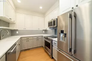242 S Sweeney St, Portland, OR 97239 - Photo 13