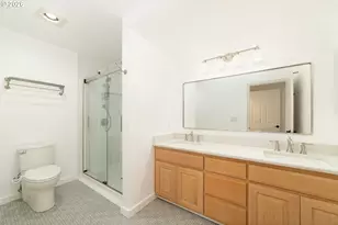 242 S Sweeney St, Portland, OR 97239 - Photo 23