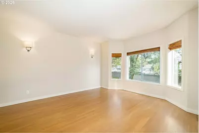 242 S Sweeney St, Portland, OR 97239 - Photo 7