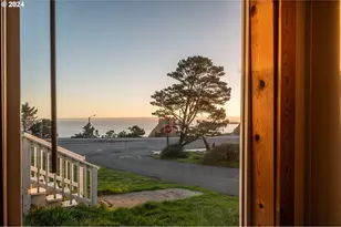 610 Deady St, Port Orford, OR 97465 - Photo 13