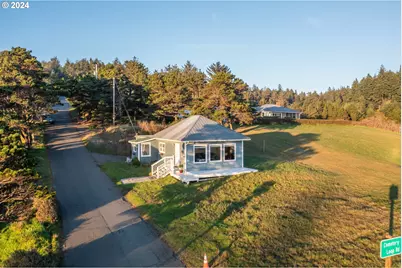 610 Deady St, Port Orford, OR 97465 - Photo 3