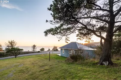 610 Deady St, Port Orford, OR 97465 - Photo 19