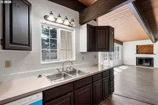 3560 Harlow Rd, Eugene, OR 97401 - Photo 11