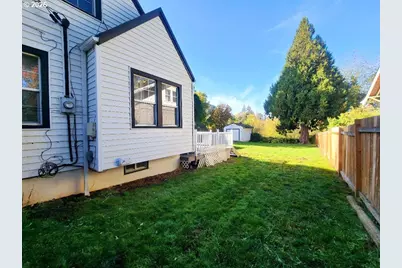415 SE Roberts Ave, Gresham, OR 97080 - Photo 25