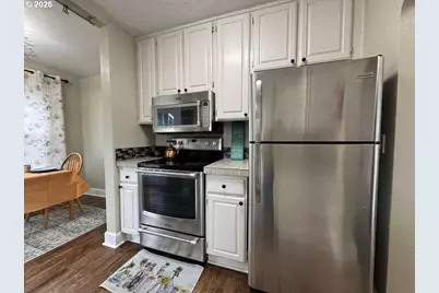 415 SE Roberts Ave, Gresham, OR 97080 - Photo 7