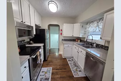 415 SE Roberts Ave, Gresham, OR 97080 - Photo 9