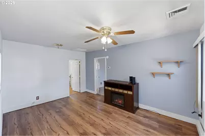 376 S Wall St, Coos Bay, OR 97420 - Photo 3