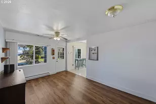 376 S Wall St, Coos Bay, OR 97420 - Photo 5