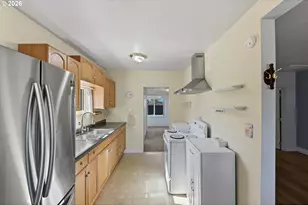 376 S Wall St, Coos Bay, OR 97420 - Photo 11