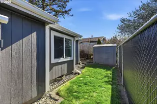 376 S Wall St, Coos Bay, OR 97420 - Photo 25