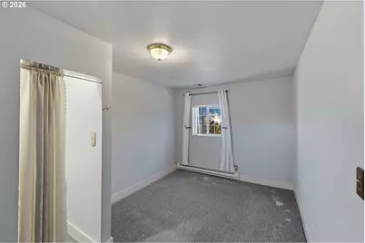 376 S Wall St, Coos Bay, OR 97420 - Photo 13