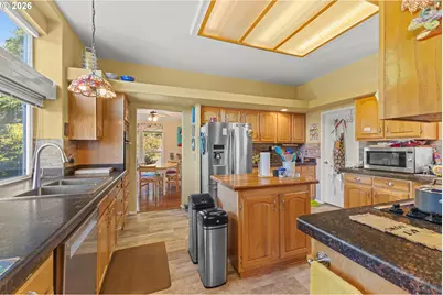 502 SE Johnson St, Coquille, OR 97423 - Photo 17