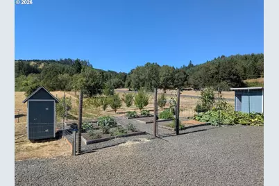 9450 Bullock Rd, Oakland, OR 97462 - Photo 5