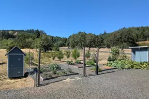 9450 Bullock Rd, Oakland, OR 97462 - Photo 5