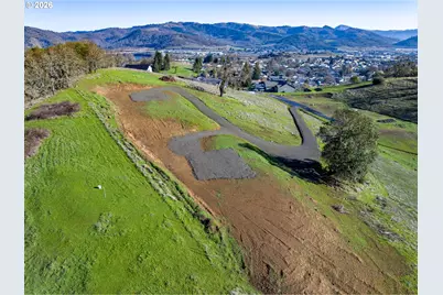 02 Palmdale Ave, Roseburg, OR 97471 - Photo 3