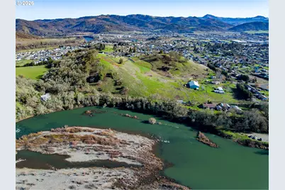 02 Palmdale Ave, Roseburg, OR 97471 - Photo 15