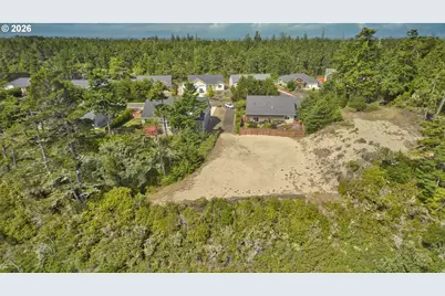 Lake Point Dr #69, Florence, OR 97439 - Photo 1