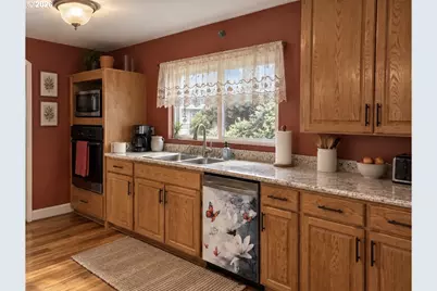 608 SW 1st St, Sheridan, OR 97378 - Photo 9