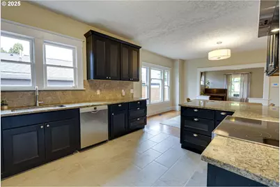 8113 SE Morrison St, Portland, OR 97215 - Photo 15