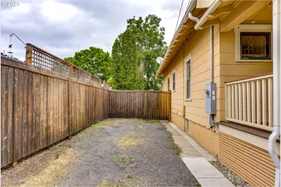 8113 SE Morrison St, Portland, OR 97215 - Photo 35