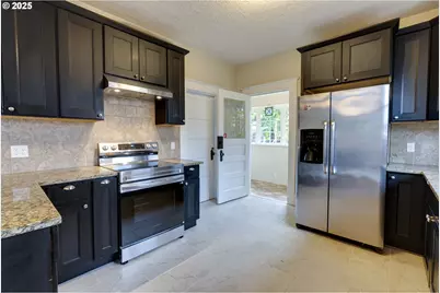 8113 SE Morrison St, Portland, OR 97215 - Photo 13