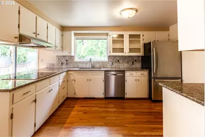 3985 University St, Eugene, OR 97405 - Photo 7