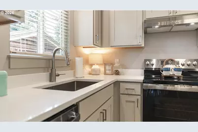 12845 SW Faircrest St, Portland, OR 97225 - Photo 9