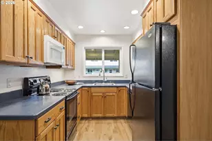 547 N Hayden Bay Dr, Portland, OR 97217 - Photo 15