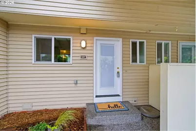 547 N Hayden Bay Dr, Portland, OR 97217 - Photo 1
