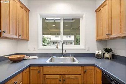 547 N Hayden Bay Dr, Portland, OR 97217 - Photo 17