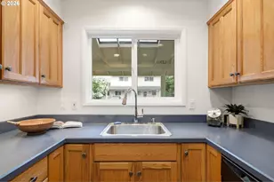 547 N Hayden Bay Dr, Portland, OR 97217 - Photo 17