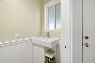 547 N Hayden Bay Dr, Portland, OR 97217 - Photo 5