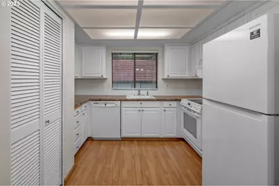 2802 Treetop Ln, West Linn, OR 97068 - Photo 17