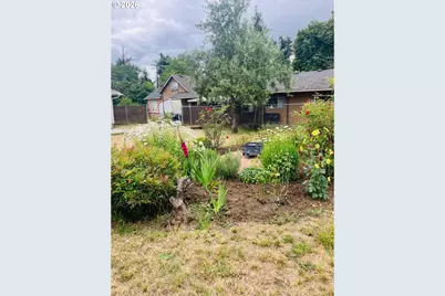 152 W C St, Springfield, OR 97477 - Photo 11