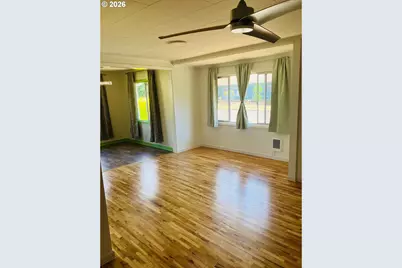 152 W C St, Springfield, OR 97477 - Photo 27